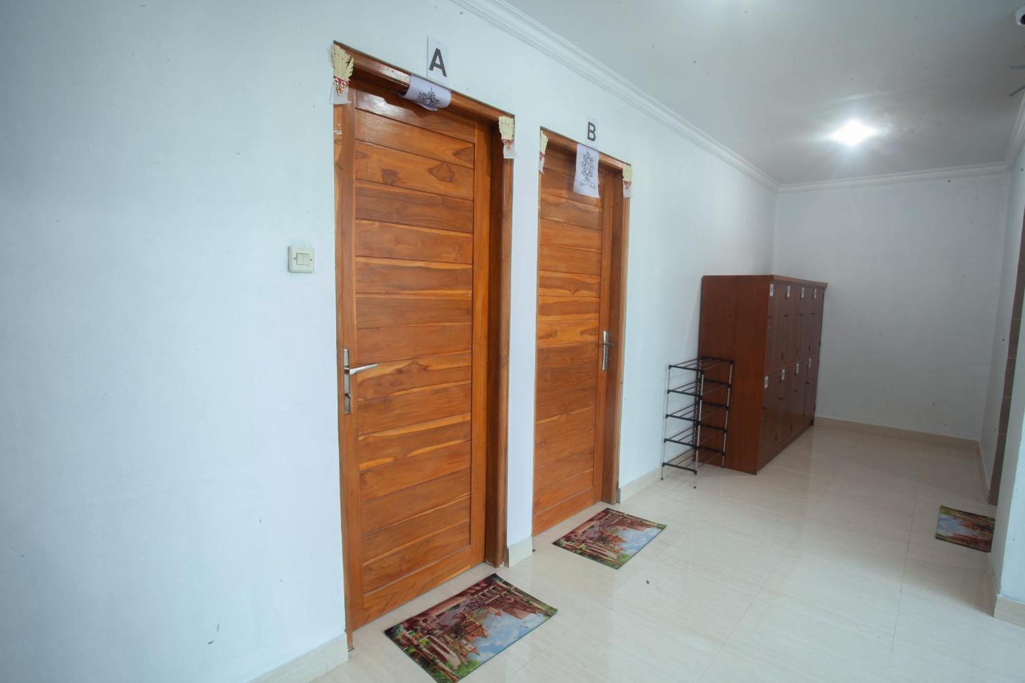 Lucky Hostel Batununggul Exterior photo